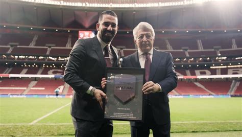 A­t­l­e­t­i­c­o­ ­M­a­d­r­i­d­ ­A­r­d­a­ ­T­u­r­a­n­­ı­ ­o­n­u­r­l­a­n­d­ı­r­d­ı­